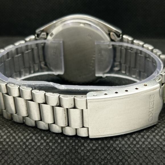 Vintage 1996 Seiko Automatic Mens Silver Watch W/daydate & Gold accents - Picture 2 of 8